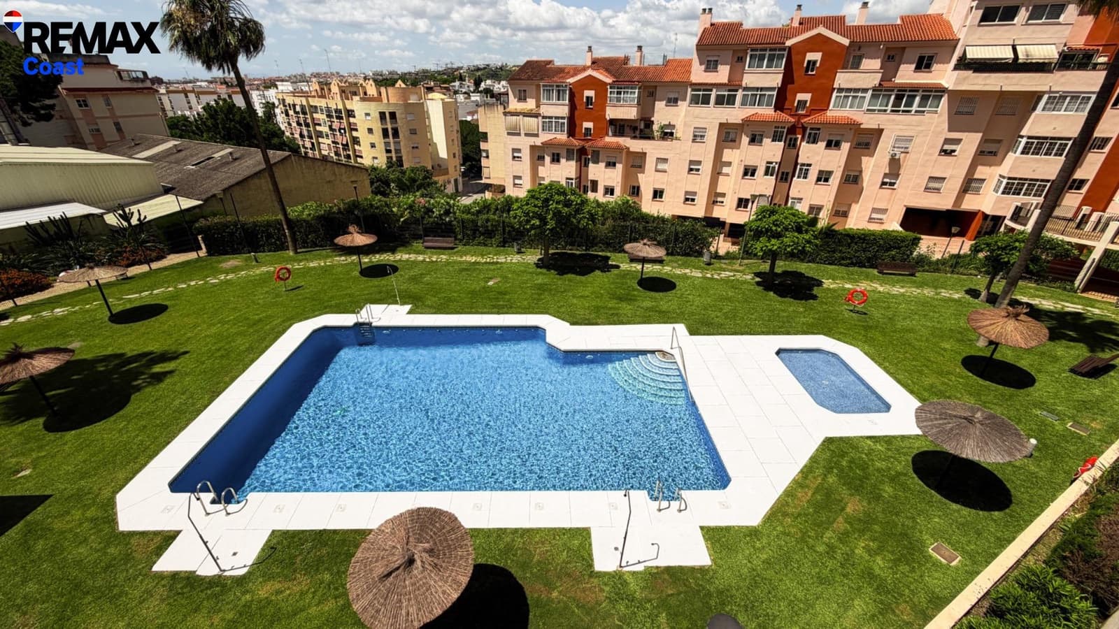 2 bedroom Penthouse for sale in Estepona with pool garage - € 430,000 (Ref: 9849531)