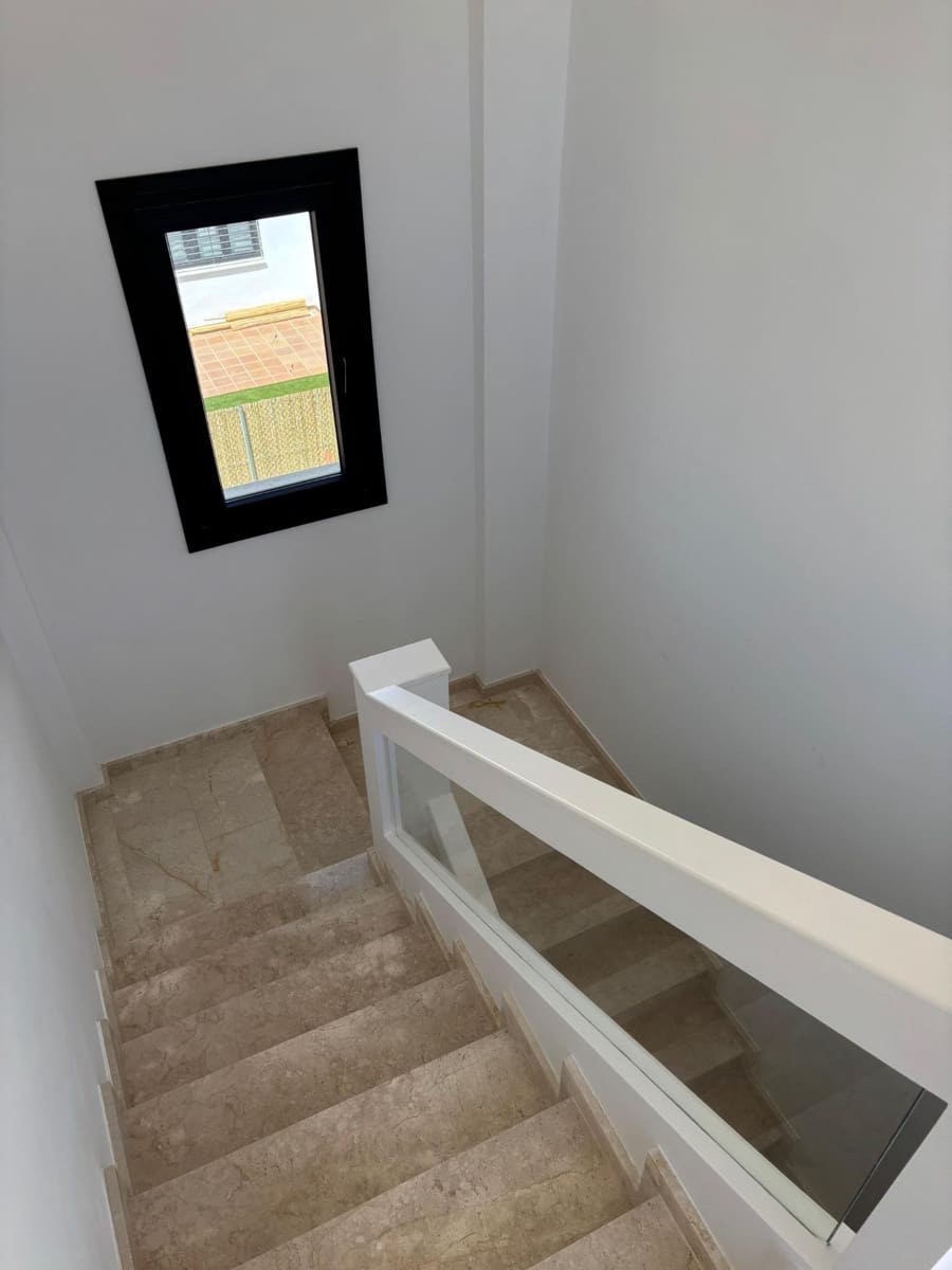 3 Zimmer Reihenhaus zu vermieten in Cartama mit Pool Garage - 1.600 € (Ref: 9860245)