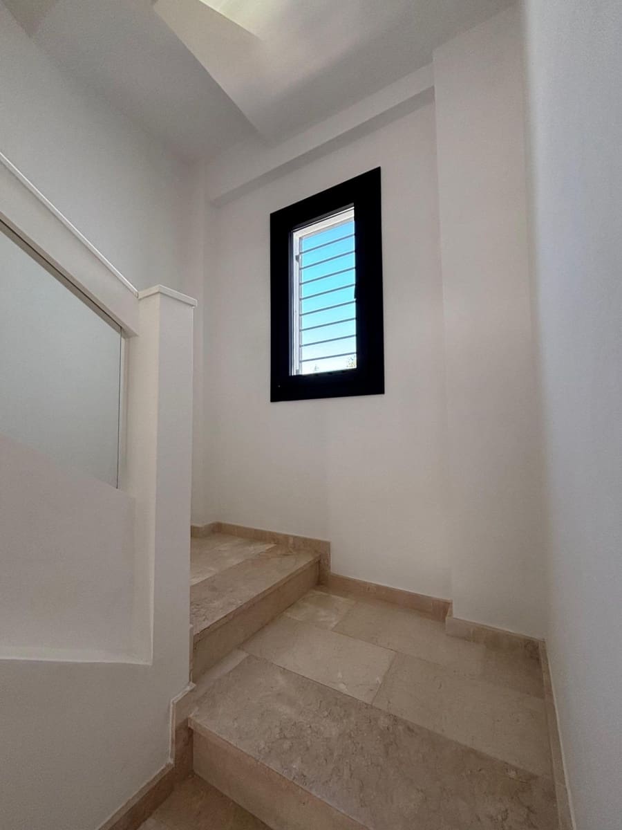 3 Zimmer Reihenhaus zu vermieten in Cartama mit Pool Garage - 1.600 € (Ref: 9860245)