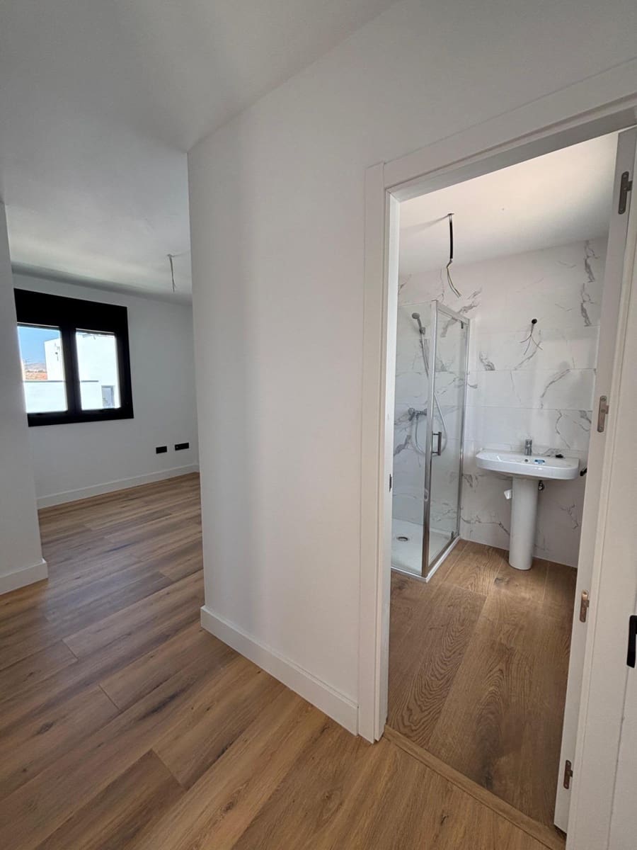 3 Zimmer Reihenhaus zu vermieten in Cartama mit Pool Garage - 1.600 € (Ref: 9860245)