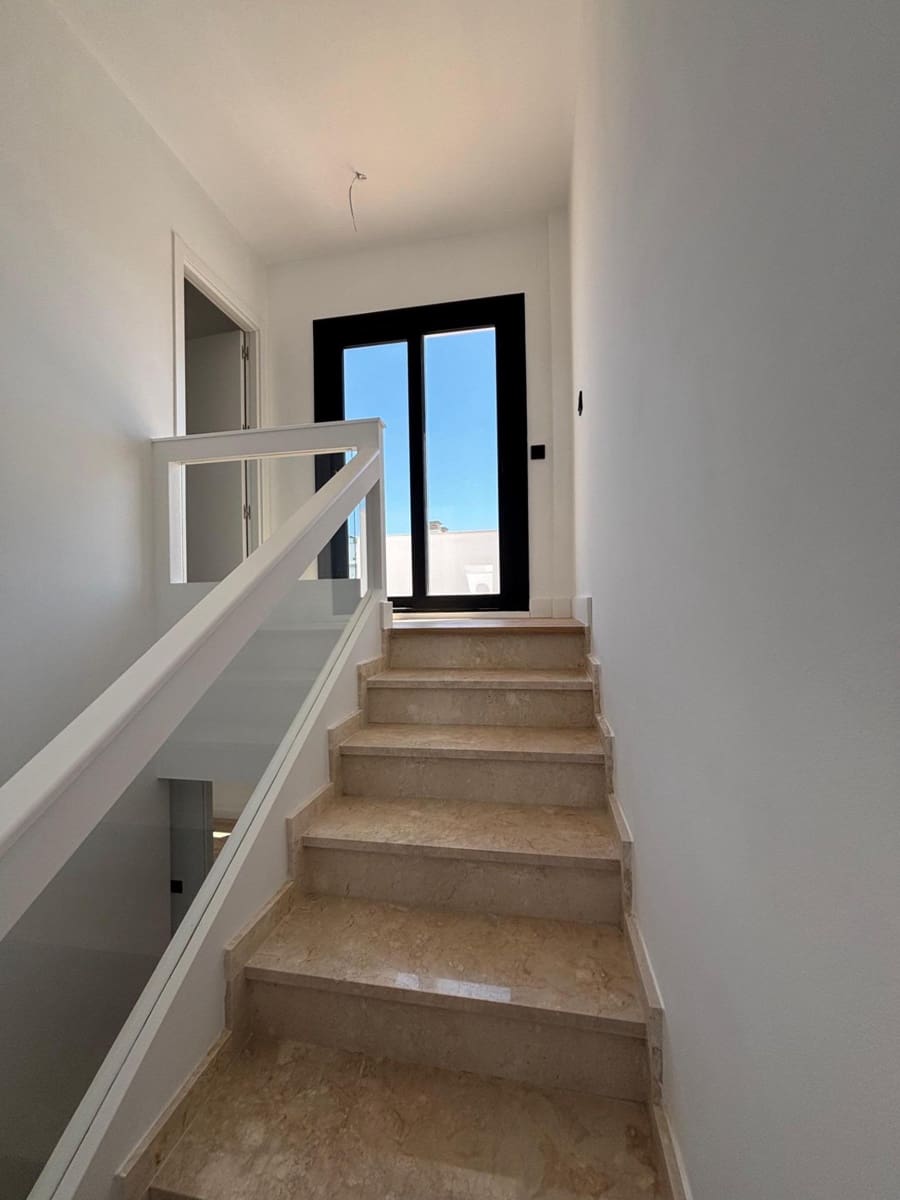 3 Zimmer Reihenhaus zu vermieten in Cartama mit Pool Garage - 1.600 € (Ref: 9860245)