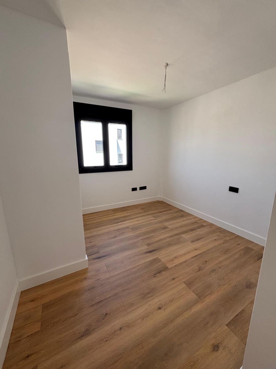 3 Zimmer Reihenhaus zu vermieten in Cartama mit Pool Garage - 1.600 € (Ref: 9860245)