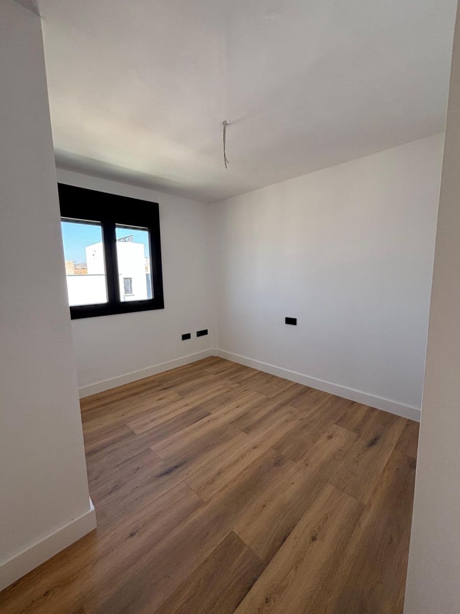 3 Zimmer Reihenhaus zu vermieten in Cartama mit Pool Garage - 1.600 € (Ref: 9860245)