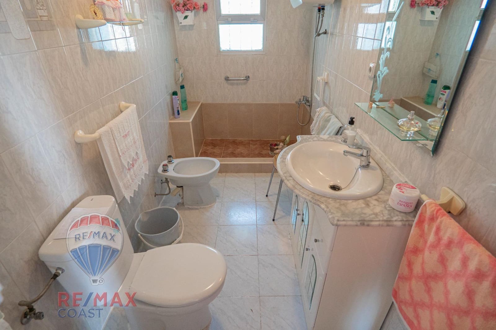8 bedroom Finca/Country House for sale in Cajiz - € 295,000 (Ref: 9868714)
