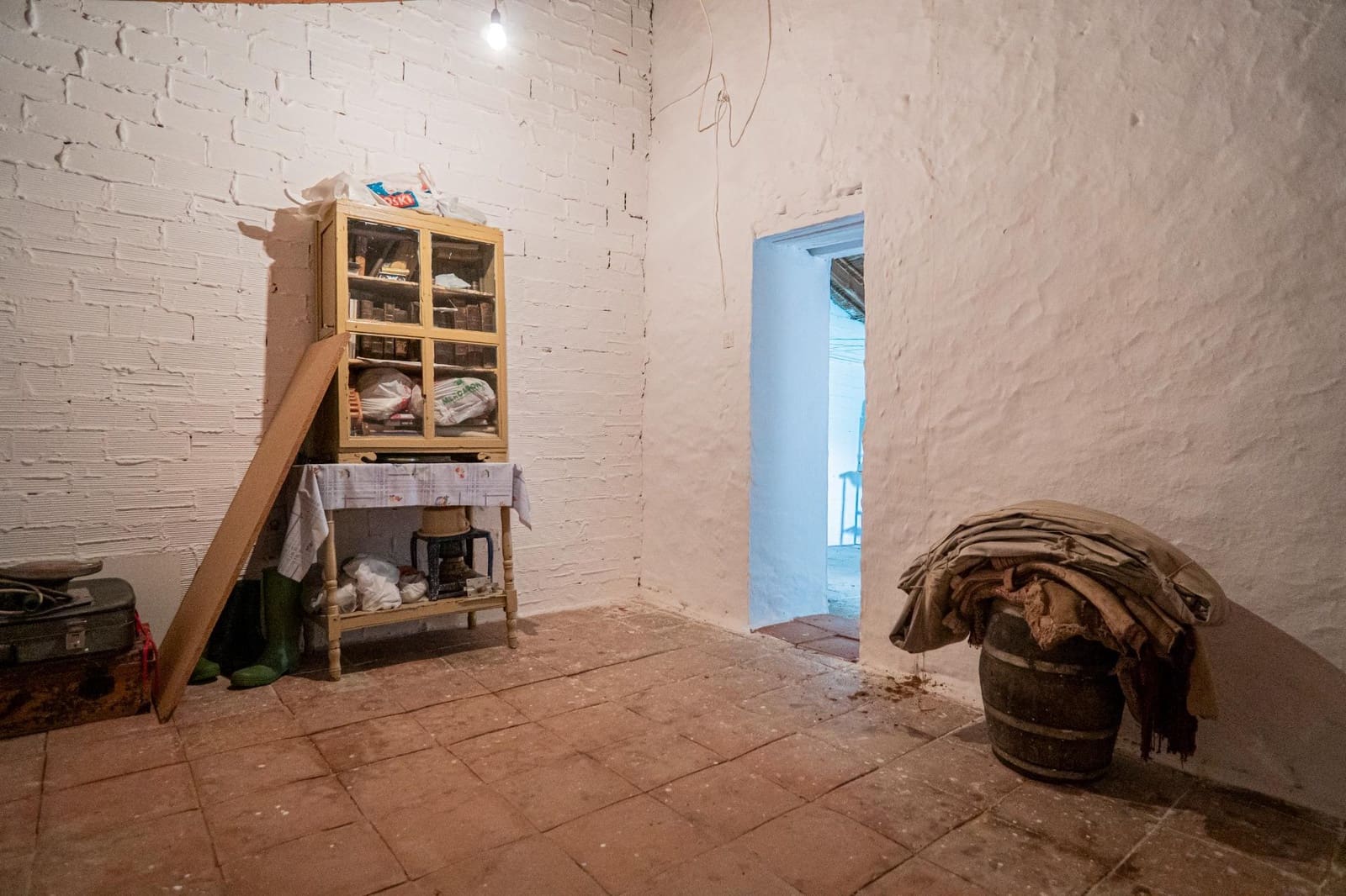 8 bedroom Finca/Country House for sale in Cajiz - € 295,000 (Ref: 9868714)