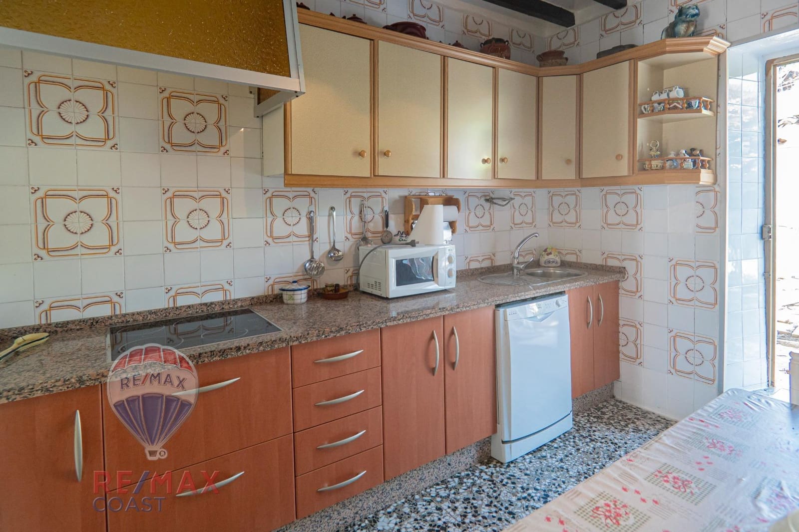 8 bedroom Finca/Country House for sale in Cajiz - € 295,000 (Ref: 9868714)
