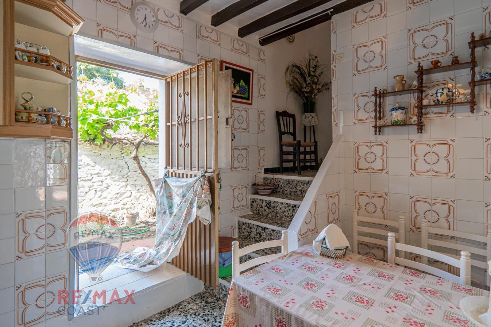 8 bedroom Finca/Country House for sale in Cajiz - € 295,000 (Ref: 9868714)