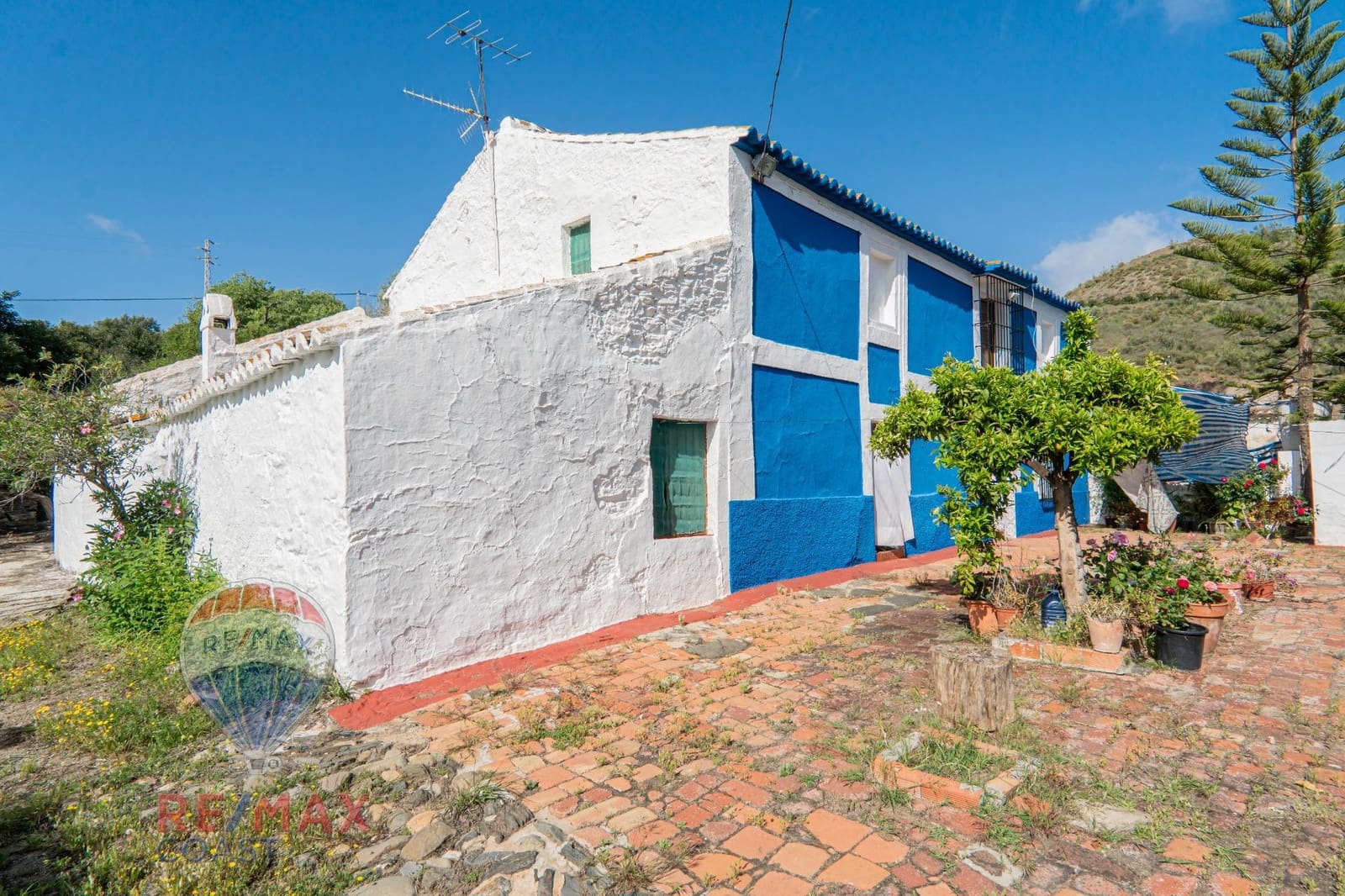 8 bedroom Finca/Country House for sale in Cajiz - € 295,000 (Ref: 9868714)