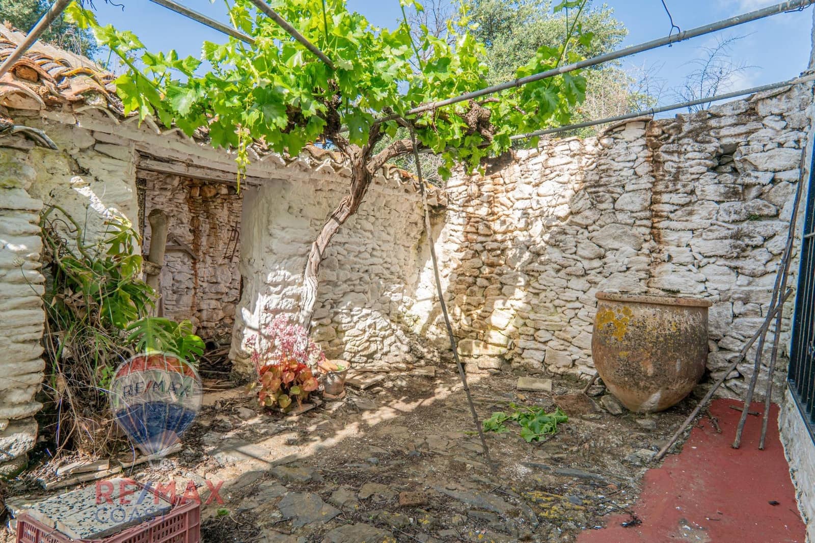 8 bedroom Finca/Country House for sale in Cajiz - € 295,000 (Ref: 9868714)