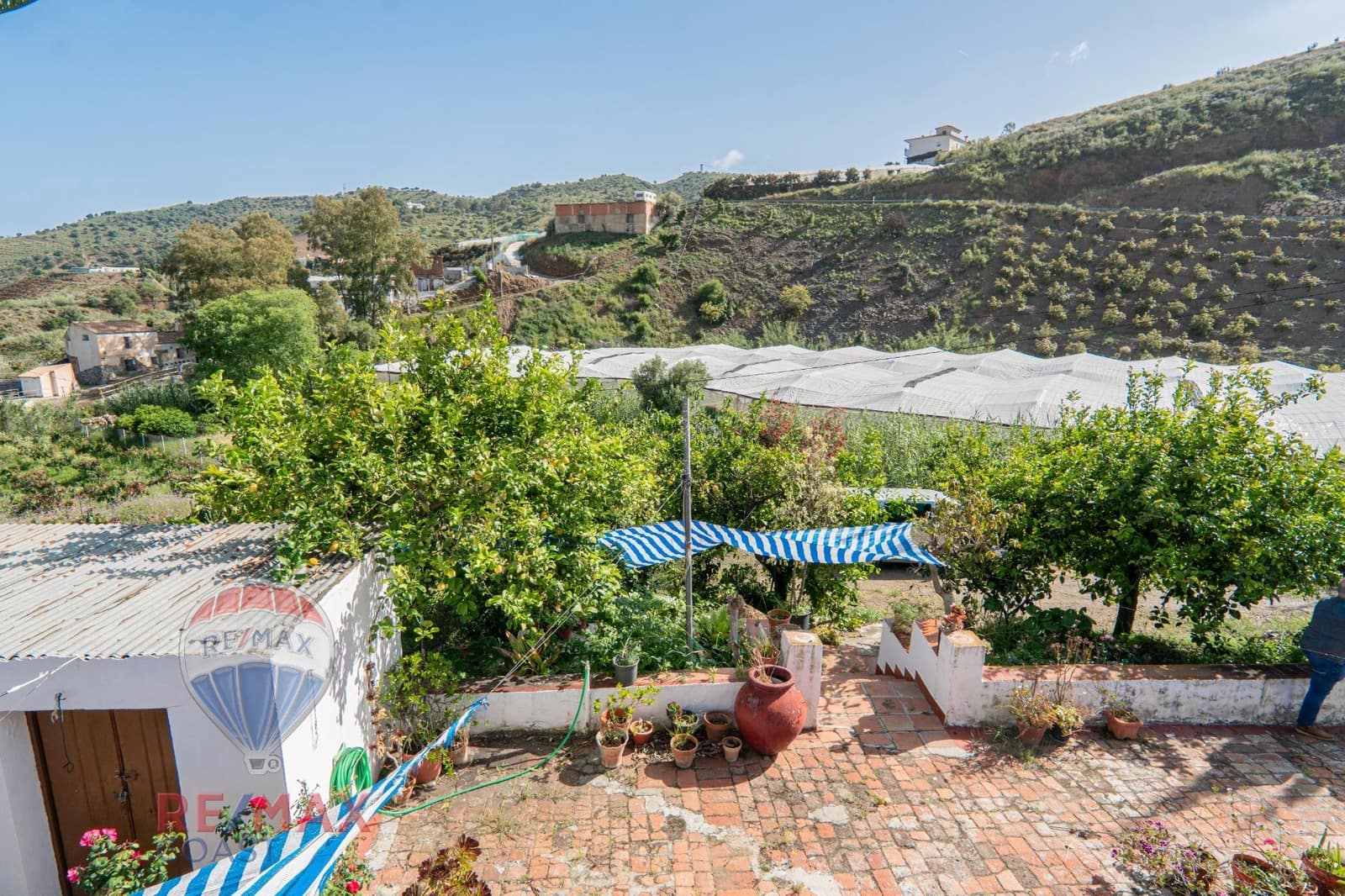 8 bedroom Finca/Country House for sale in Cajiz - € 295,000 (Ref: 9868714)