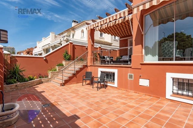 4 sypialnia Dom blizniak na sprzedaż w Torremolinos z garażem - 1 800 000 € (Ref: 9873669)