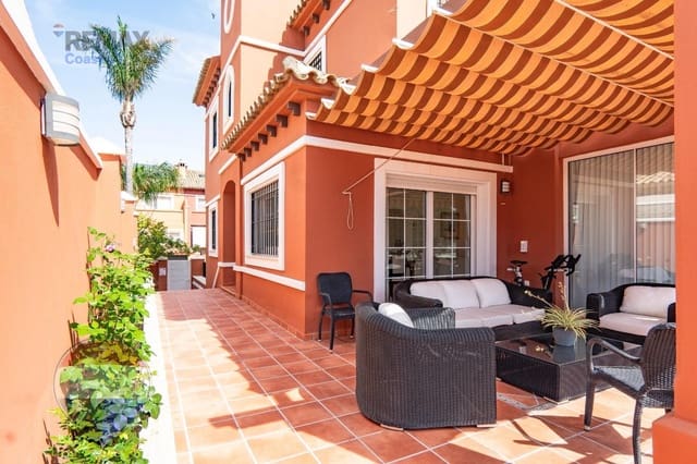 4 sypialnia Dom blizniak na sprzedaż w Torremolinos z garażem - 1 800 000 € (Ref: 9873669)