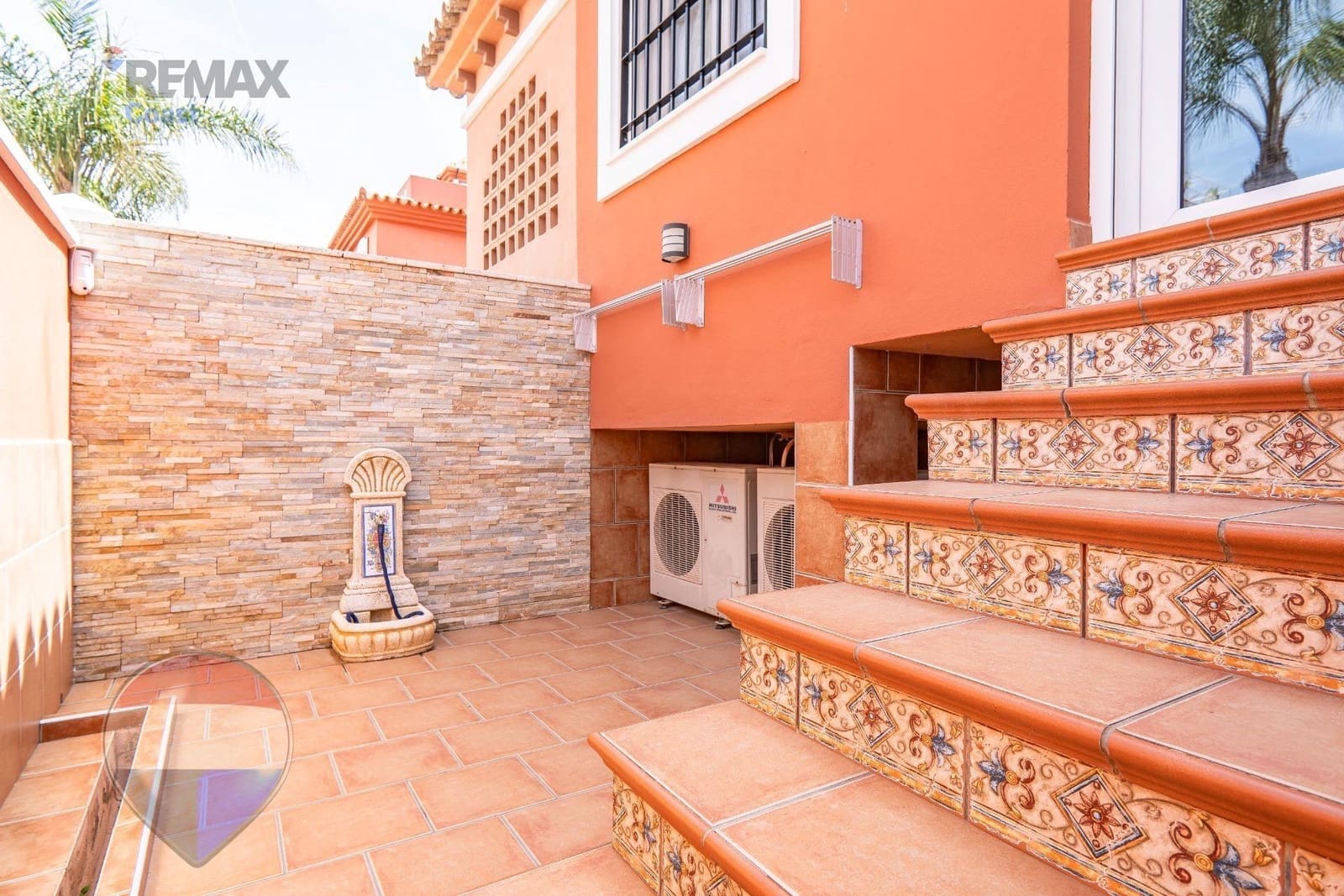 4 sypialnia Dom blizniak na sprzedaż w Torremolinos z garażem - 1 800 000 € (Ref: 9873669)