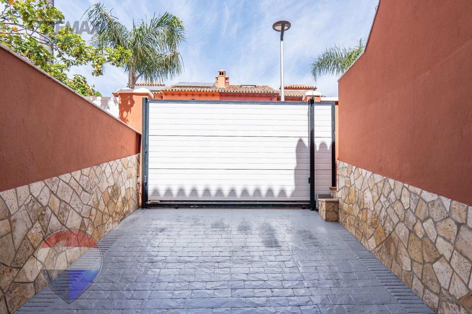4 sypialnia Dom blizniak na sprzedaż w Torremolinos z garażem - 1 800 000 € (Ref: 9873669)