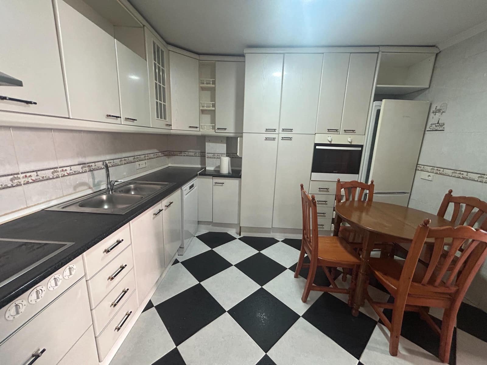 3 chambre Villa/Maison Mitoyenne à vendre à Estepona - 625 900 € (Ref: 9898931)