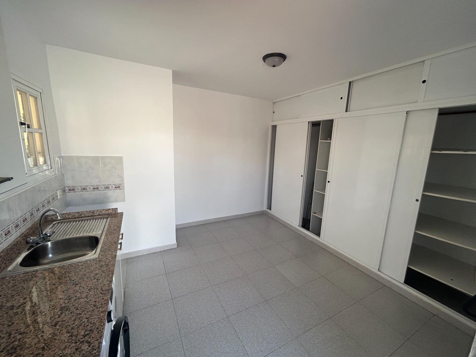 3 chambre Villa/Maison Mitoyenne à vendre à Estepona - 625 900 € (Ref: 9898931)