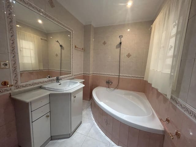 3 chambre Villa/Maison Mitoyenne à vendre à Estepona - 625 900 € (Ref: 9898931)