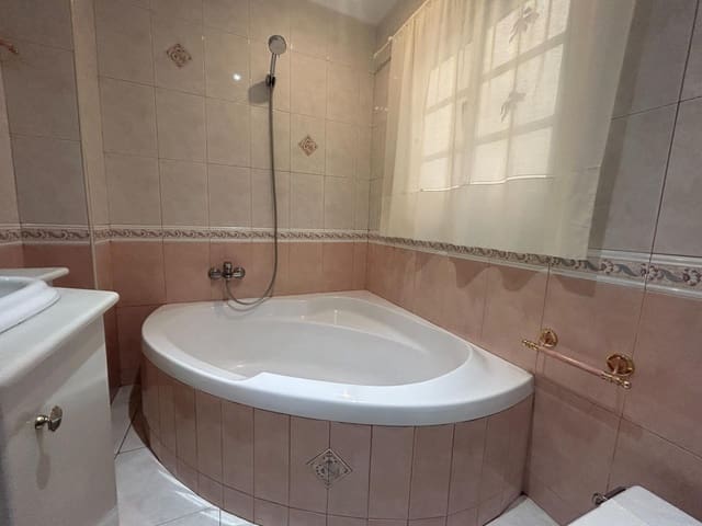 3 chambre Villa/Maison Mitoyenne à vendre à Estepona - 625 900 € (Ref: 9898931)