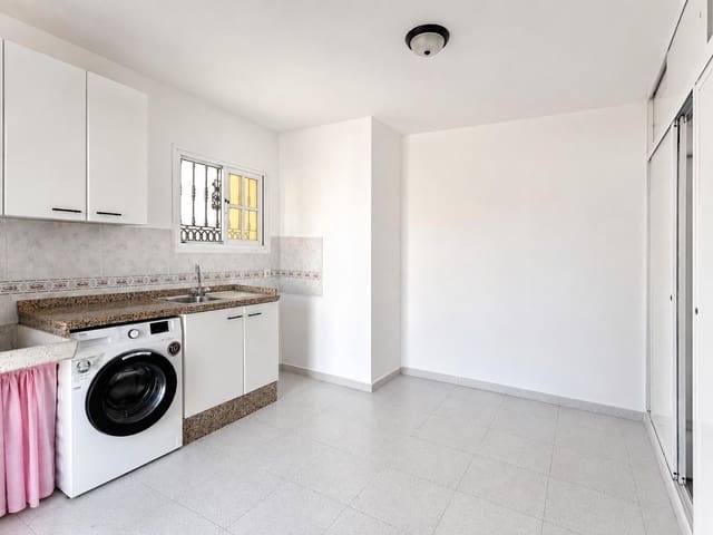 3 quarto Moradia em Banda para venda em Estepona - 625 900 € (Ref: 9898931)