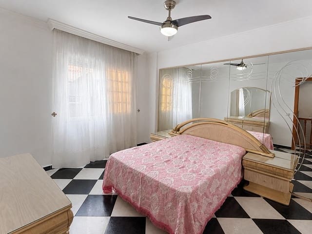 3 quarto Moradia em Banda para venda em Estepona - 625 900 € (Ref: 9898931)