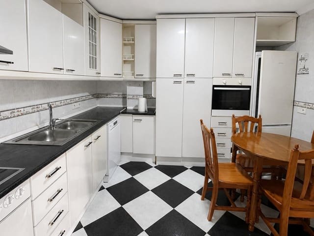 3 quarto Moradia em Banda para venda em Estepona - 625 900 € (Ref: 9898931)