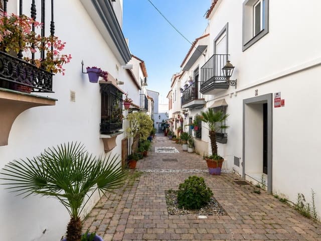 3 quarto Moradia em Banda para venda em Estepona - 625 900 € (Ref: 9898931)