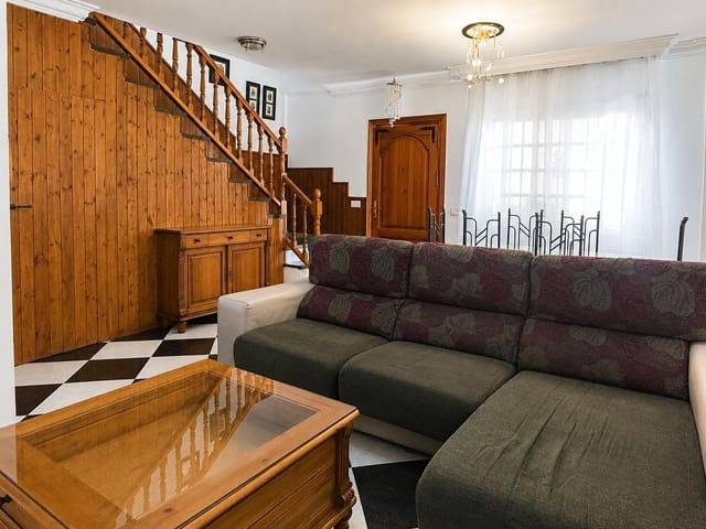 3 quarto Moradia em Banda para venda em Estepona - 625 900 € (Ref: 9898931)