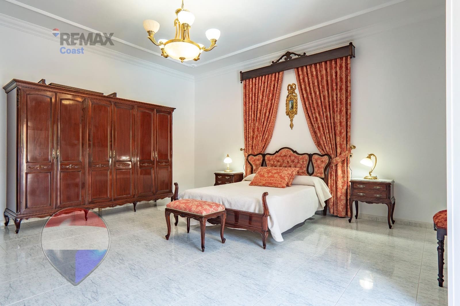 11 slaapkamer Finca/Landhuis te koop in Cuevas Bajas met zwembad garage - € 583.275 (Ref: 9955148)