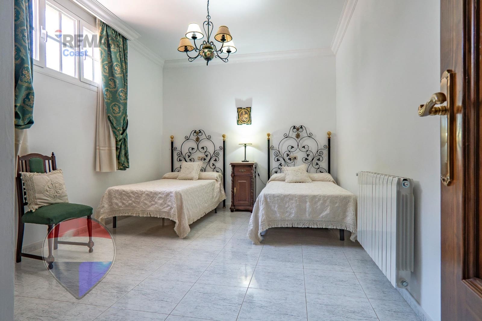 11 slaapkamer Finca/Landhuis te koop in Cuevas Bajas met zwembad garage - € 583.275 (Ref: 9955148)