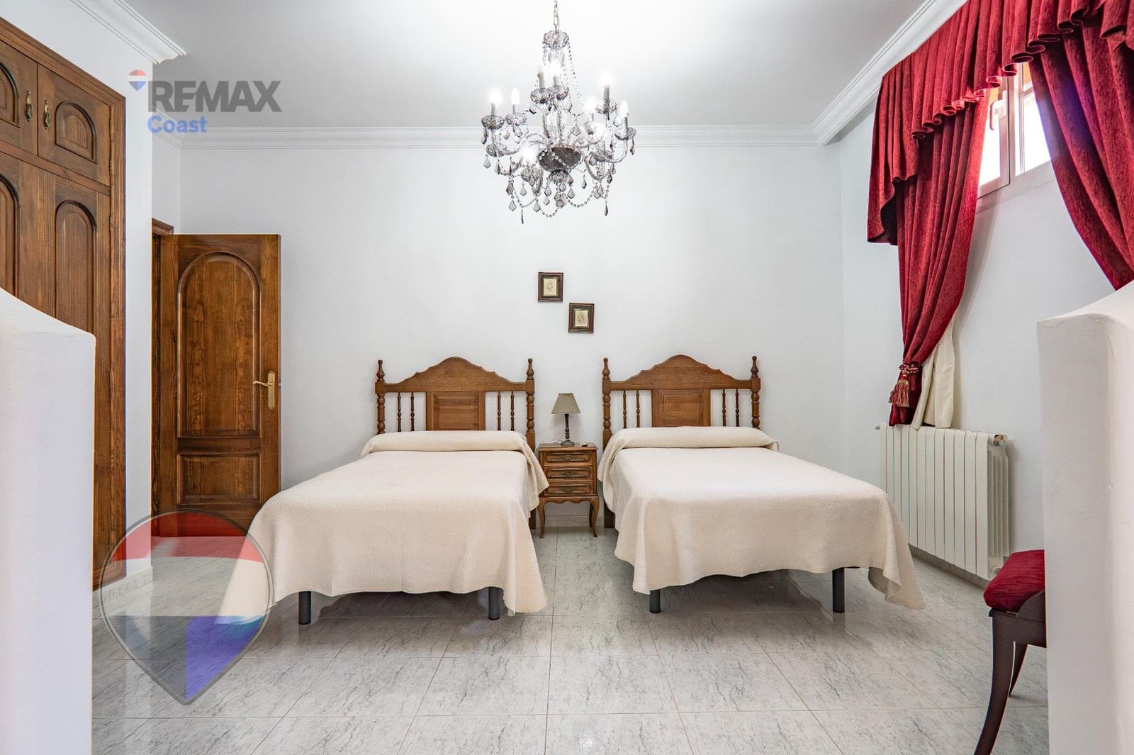 11 slaapkamer Finca/Landhuis te koop in Cuevas Bajas met zwembad garage - € 583.275 (Ref: 9955148)