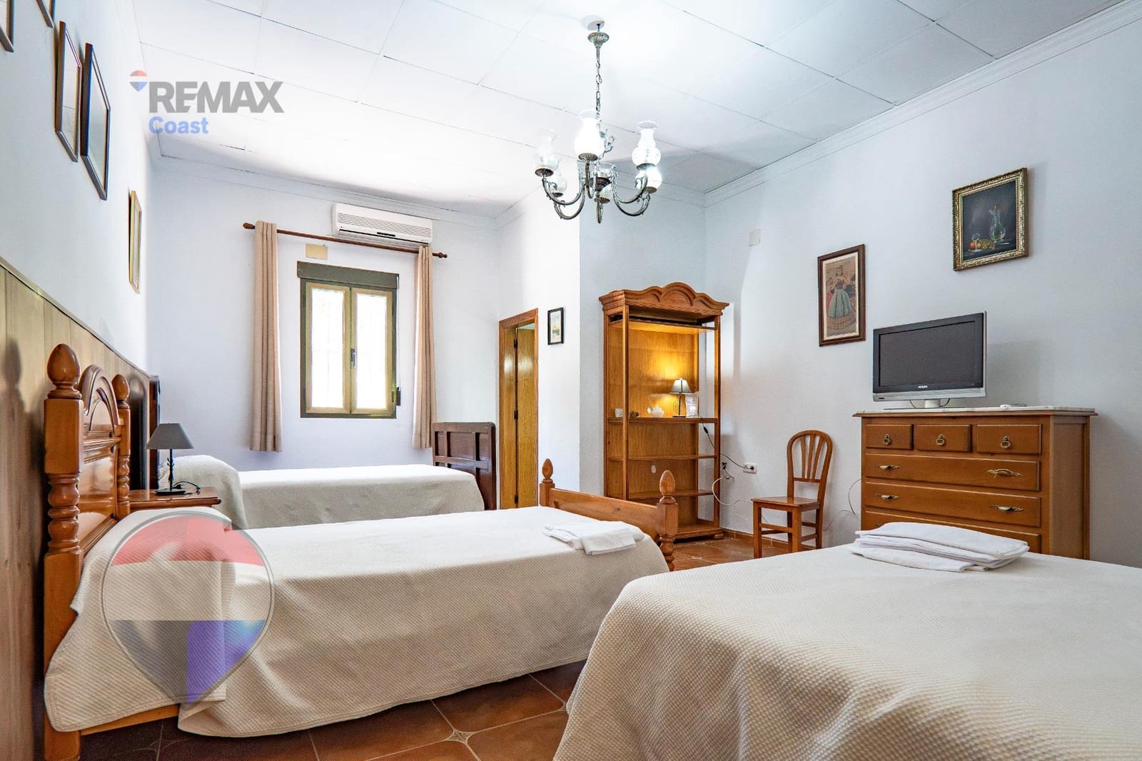 11 slaapkamer Finca/Landhuis te koop in Cuevas Bajas met zwembad garage - € 583.275 (Ref: 9955148)