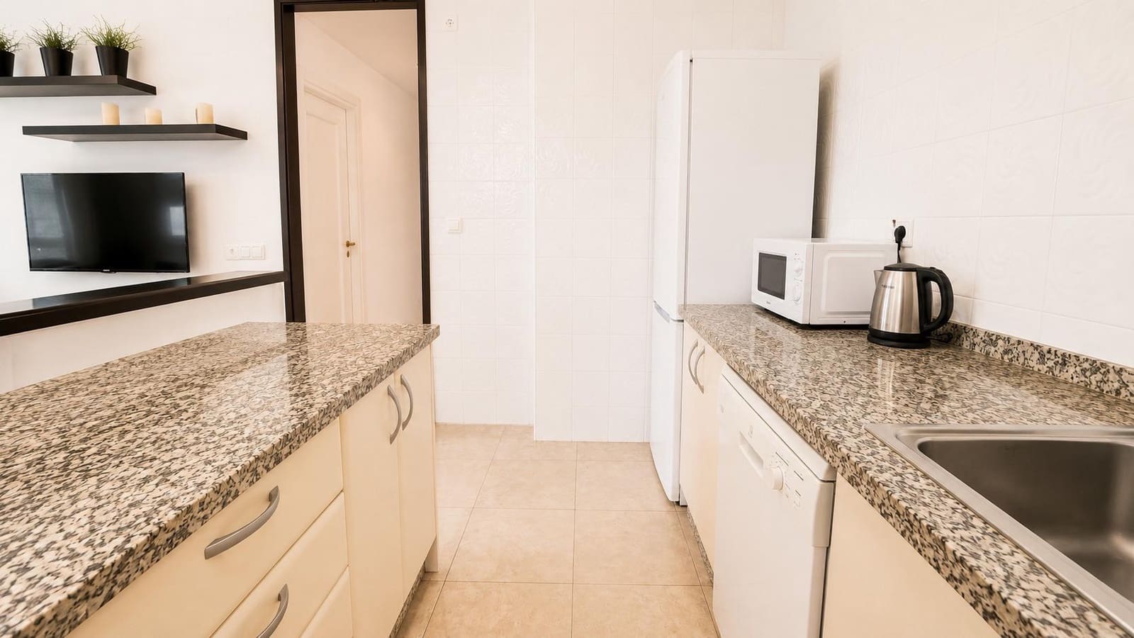 2 makuuhuone Huoneisto myytävänä paikassa Manilva mukana uima-altaan - 285 000 € (Ref: 9997203)
