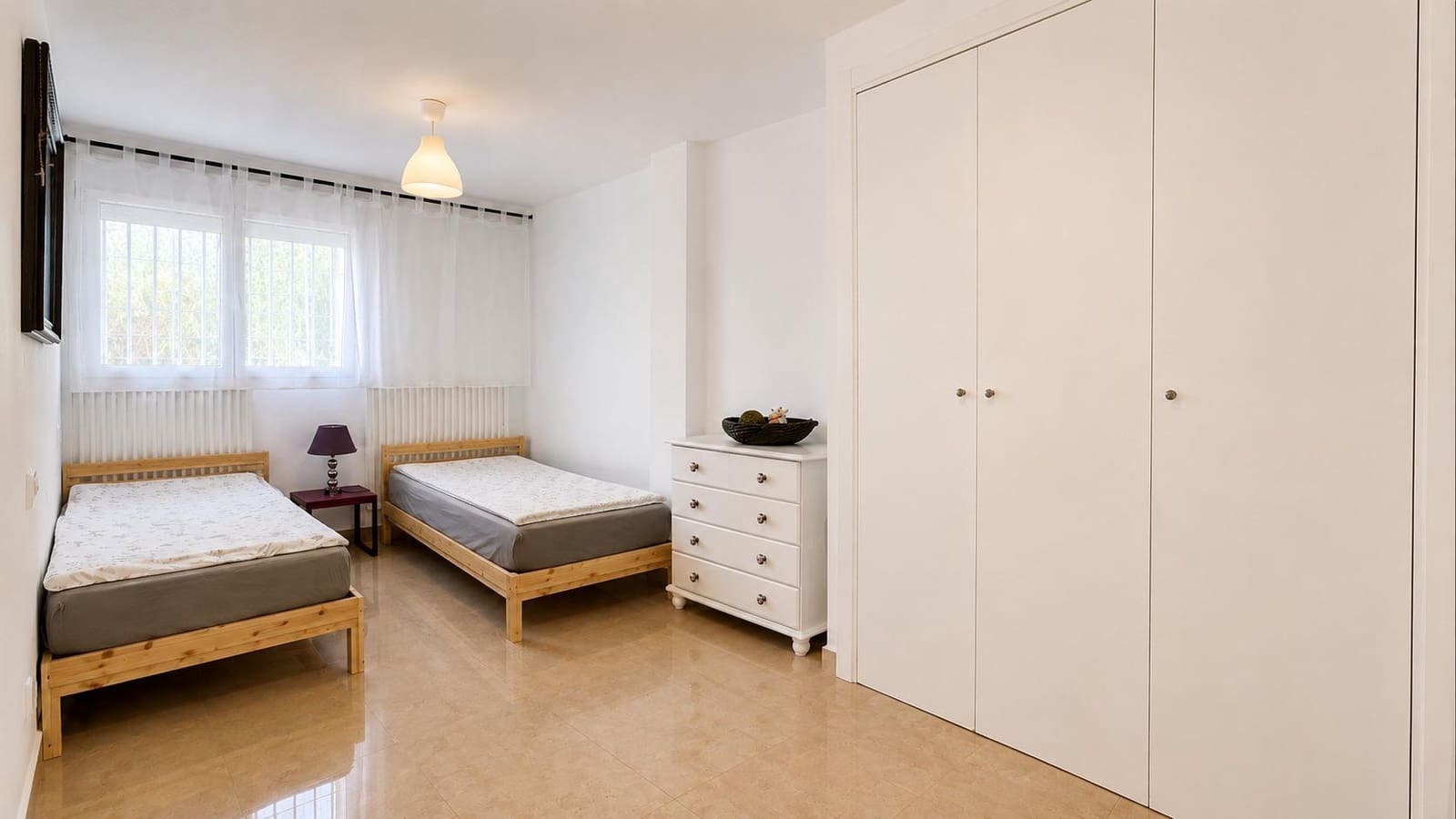 2 makuuhuone Huoneisto myytävänä paikassa Manilva mukana uima-altaan - 285 000 € (Ref: 9997203)