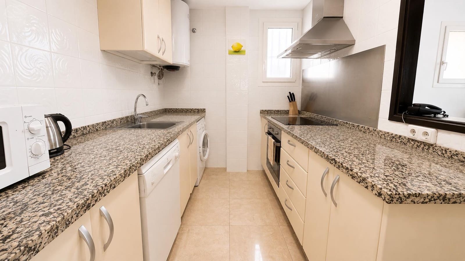 2 makuuhuone Huoneisto myytävänä paikassa Manilva mukana uima-altaan - 285 000 € (Ref: 9997203)