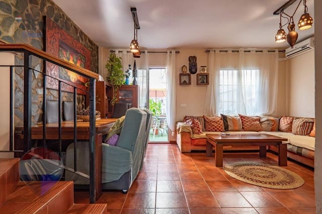 4 slaapkamer Rijtjeshuis te koop in Cártama met zwembad garage - € 362.000 (Ref: 9997204)