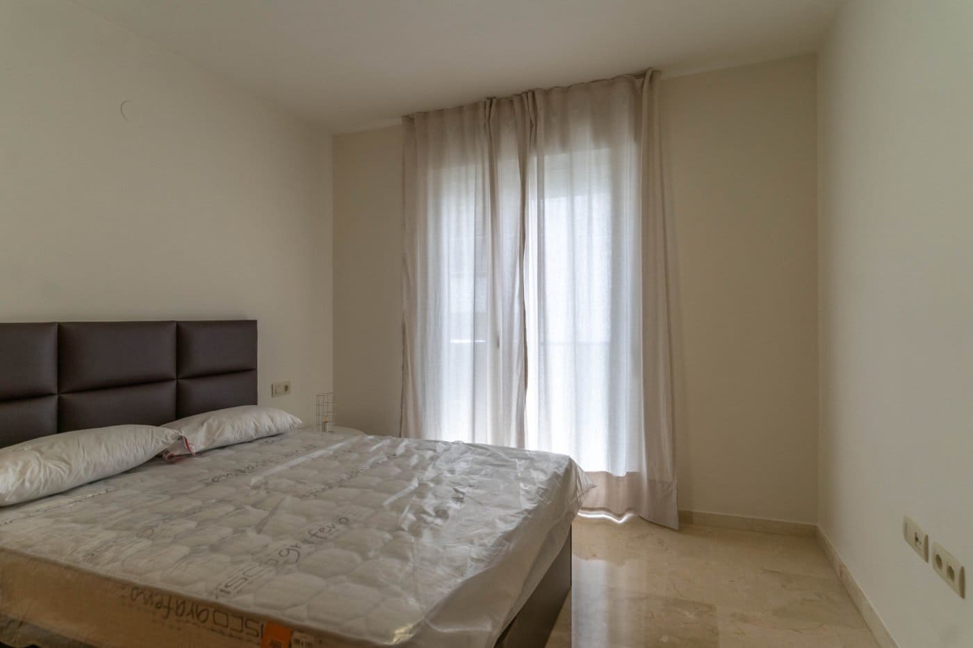 Piso de 2 habitaciones en Alhaurín el Grande en alquiler con garaje - 850 € (Ref: 10102665)