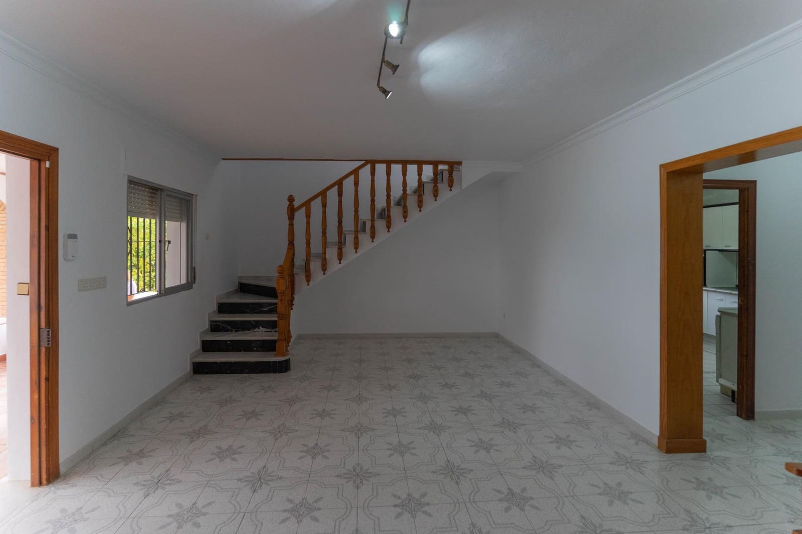 4 bedroom Villa for sale in Alhaurin el Grande with pool garage - € 500,000 (Ref: 10168478)