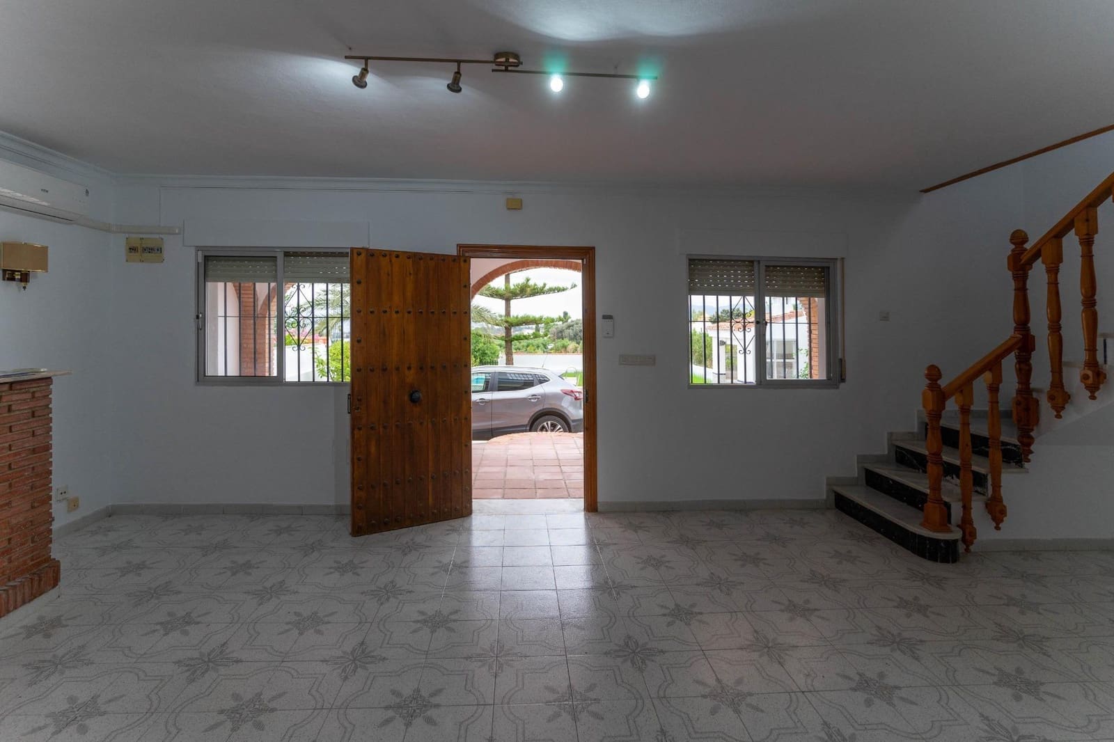 4 bedroom Villa for sale in Alhaurin el Grande with pool garage - € 500,000 (Ref: 10168478)