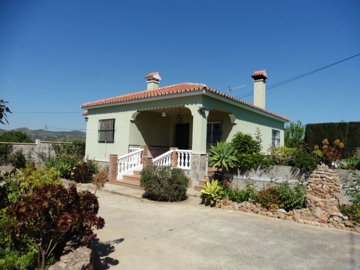 3 bedroom Villa for rent in Alhaurin de la Torre with pool - € 1,800 (Ref: 5619612)