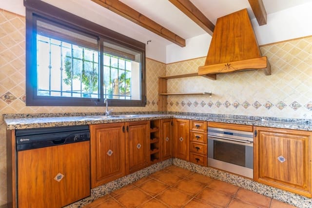 5 bedroom Villa for rent in Alhaurín de la Torre with pool - € 4,800 (Ref: 5691635)