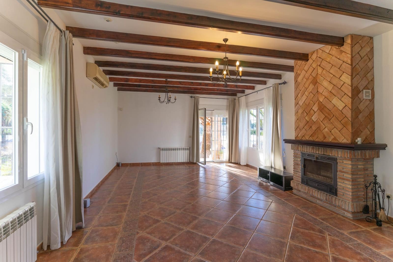 5 bedroom Villa for rent in Alhaurin el Grande with pool garage - € 2,800 (Ref: 6479626)