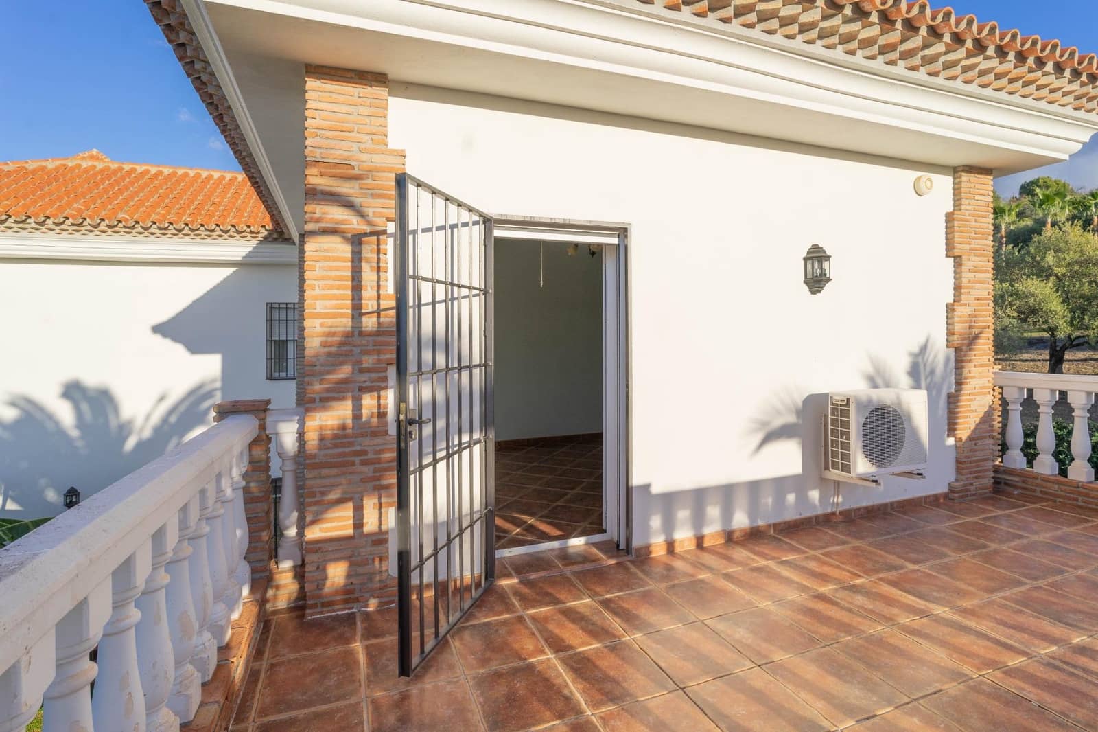 5 bedroom Villa for rent in Alhaurin el Grande with pool garage - € 2,800 (Ref: 6479626)