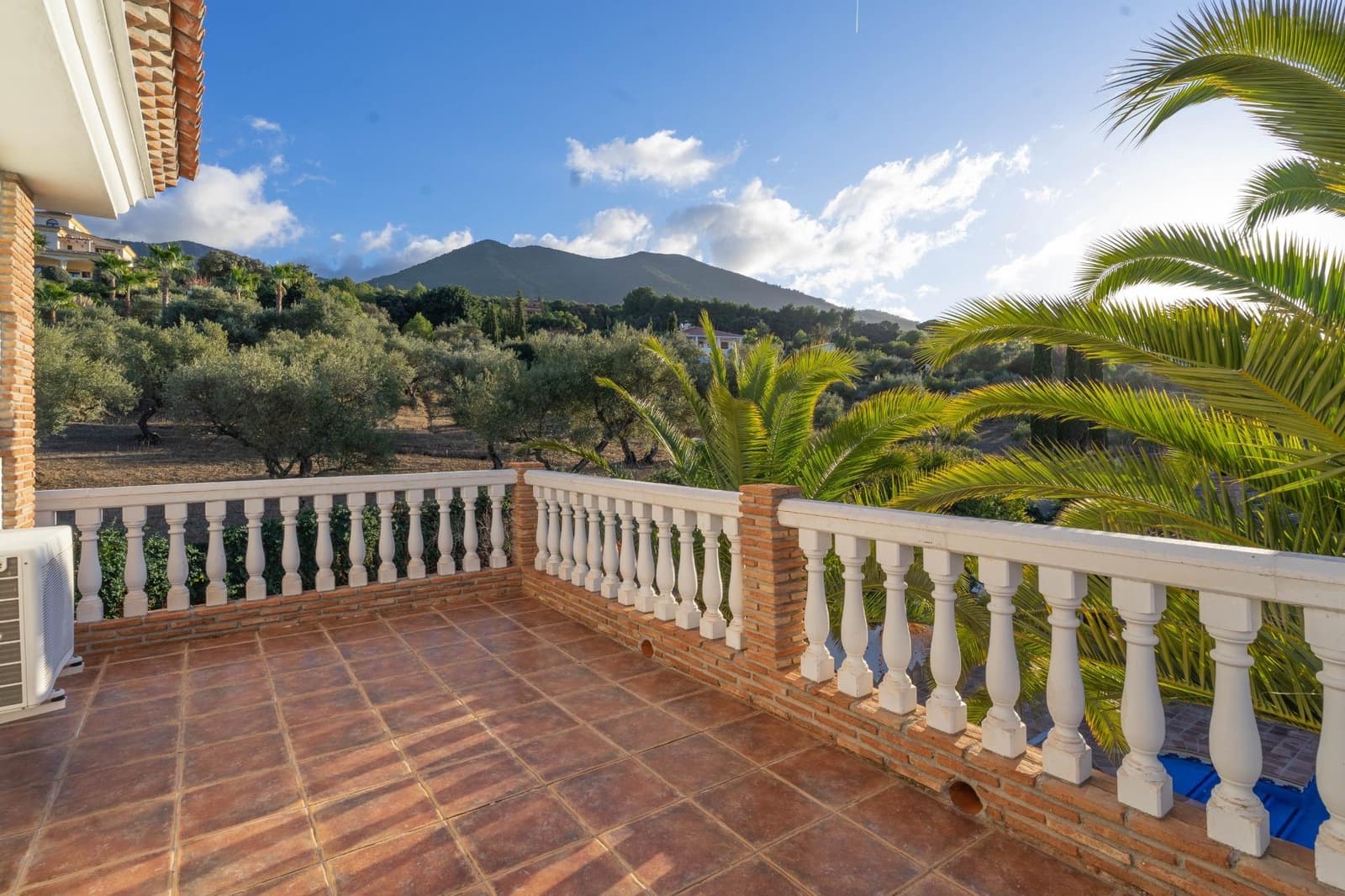 5 bedroom Villa for rent in Alhaurin el Grande with pool garage - € 2,800 (Ref: 6479626)