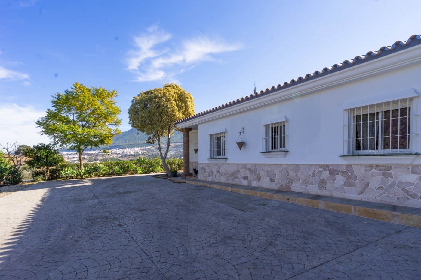 3 bedroom Villa for rent in Alhaurin el Grande with pool garage - € 1,900 (Ref: 6564385)