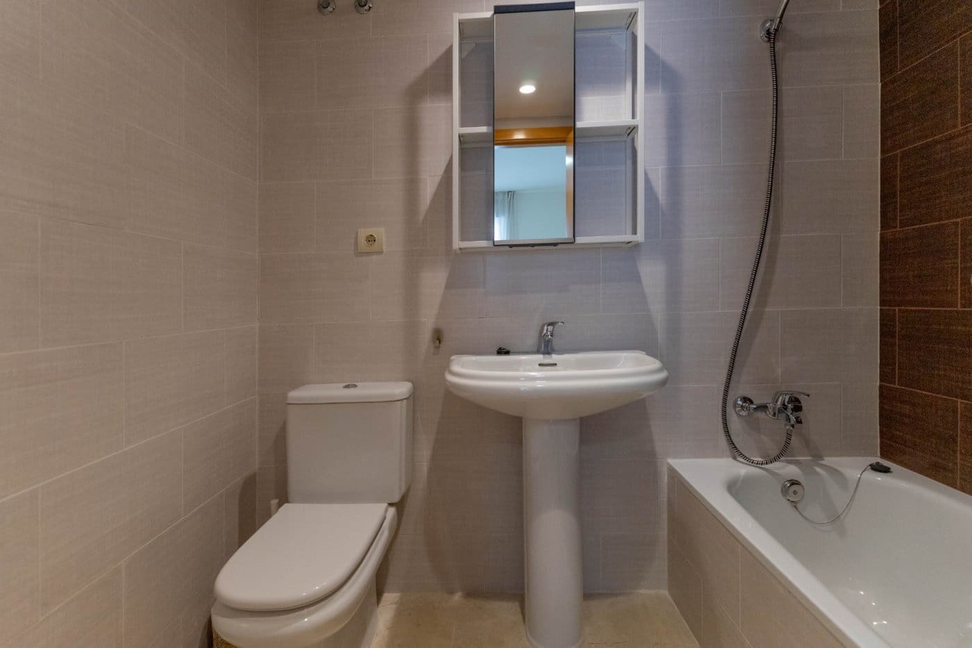 3 bedroom Flat for rent in Alhaurin el Grande with garage - € 850 (Ref: 6644484)