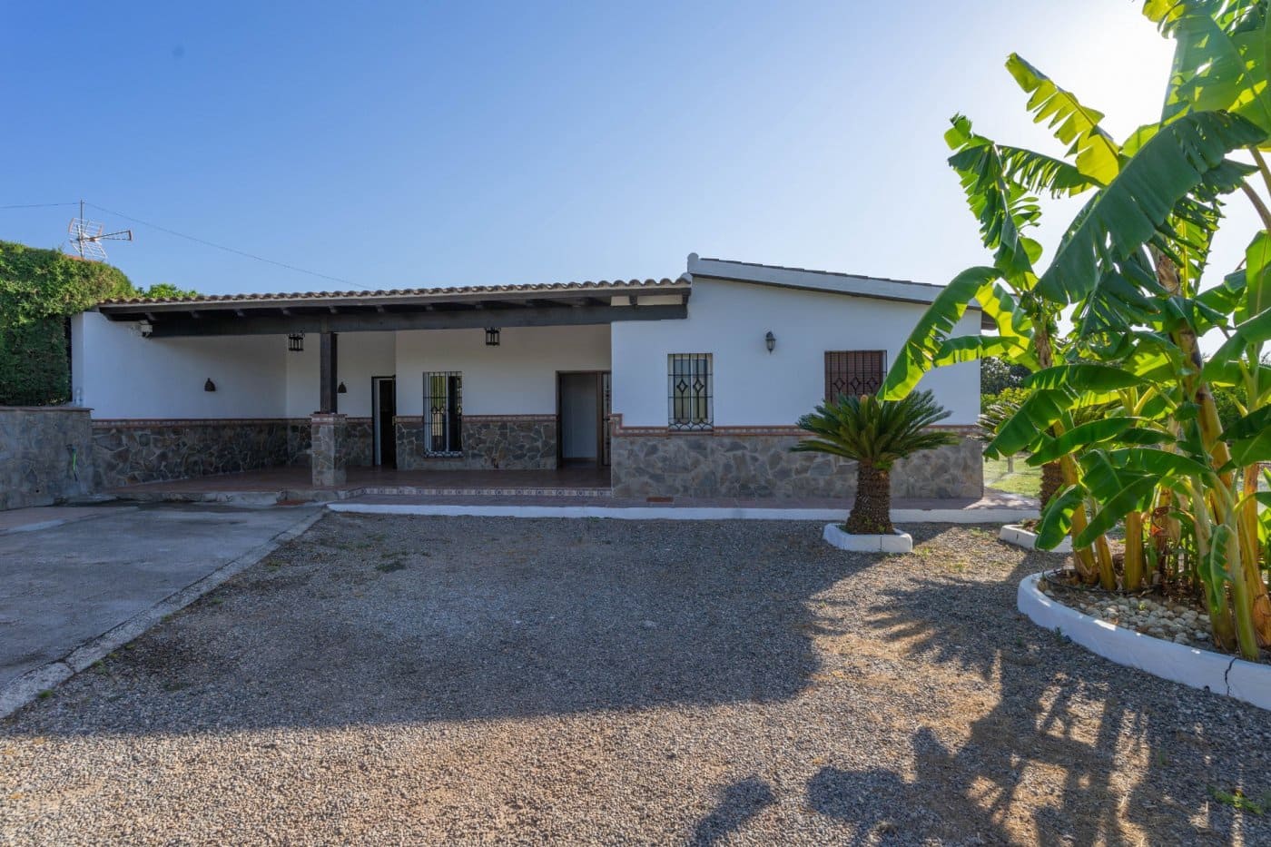 3 bedroom Villa for rent in Alhaurin el Grande with pool garage - € 1,700 (Ref: 6835072)