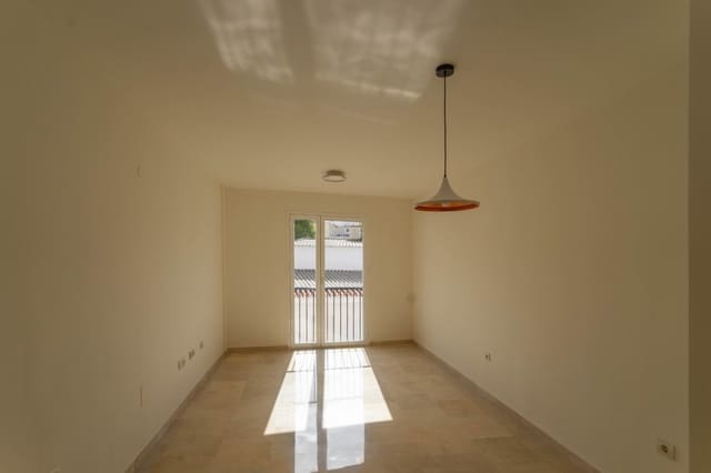 Piso de 3 habitaciones en Alhaurín el Grande en alquiler con garaje - 950 € (Ref: 7135837)