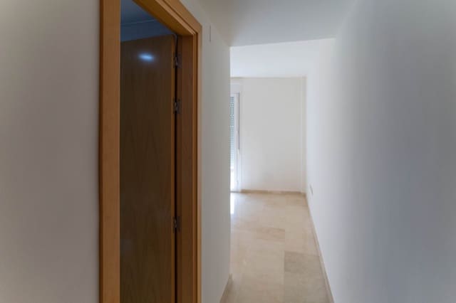 Piso de 3 habitaciones en Alhaurín el Grande en alquiler con garaje - 950 € (Ref: 7135837)