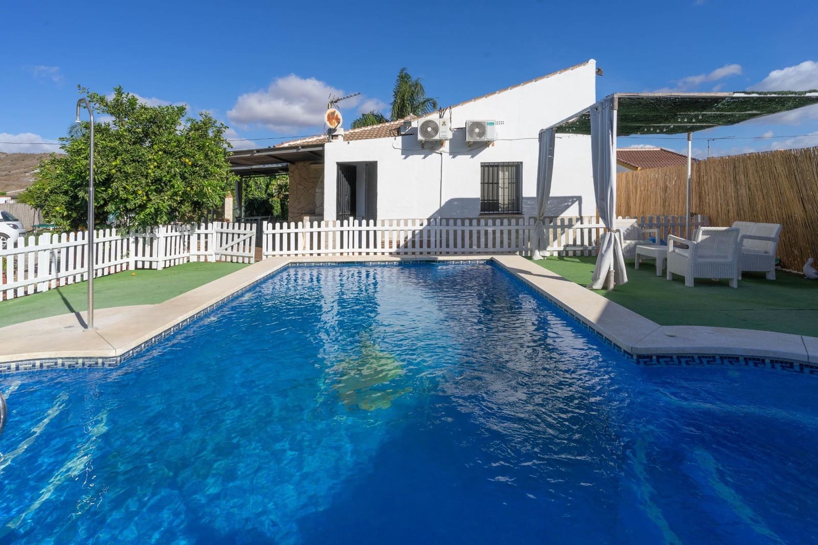 2 makuuhuone Huvila vuokrattavana paikassa Alhaurin el Grande mukana uima-altaan 
autotalli - 1 600 € (Ref: 7203641)