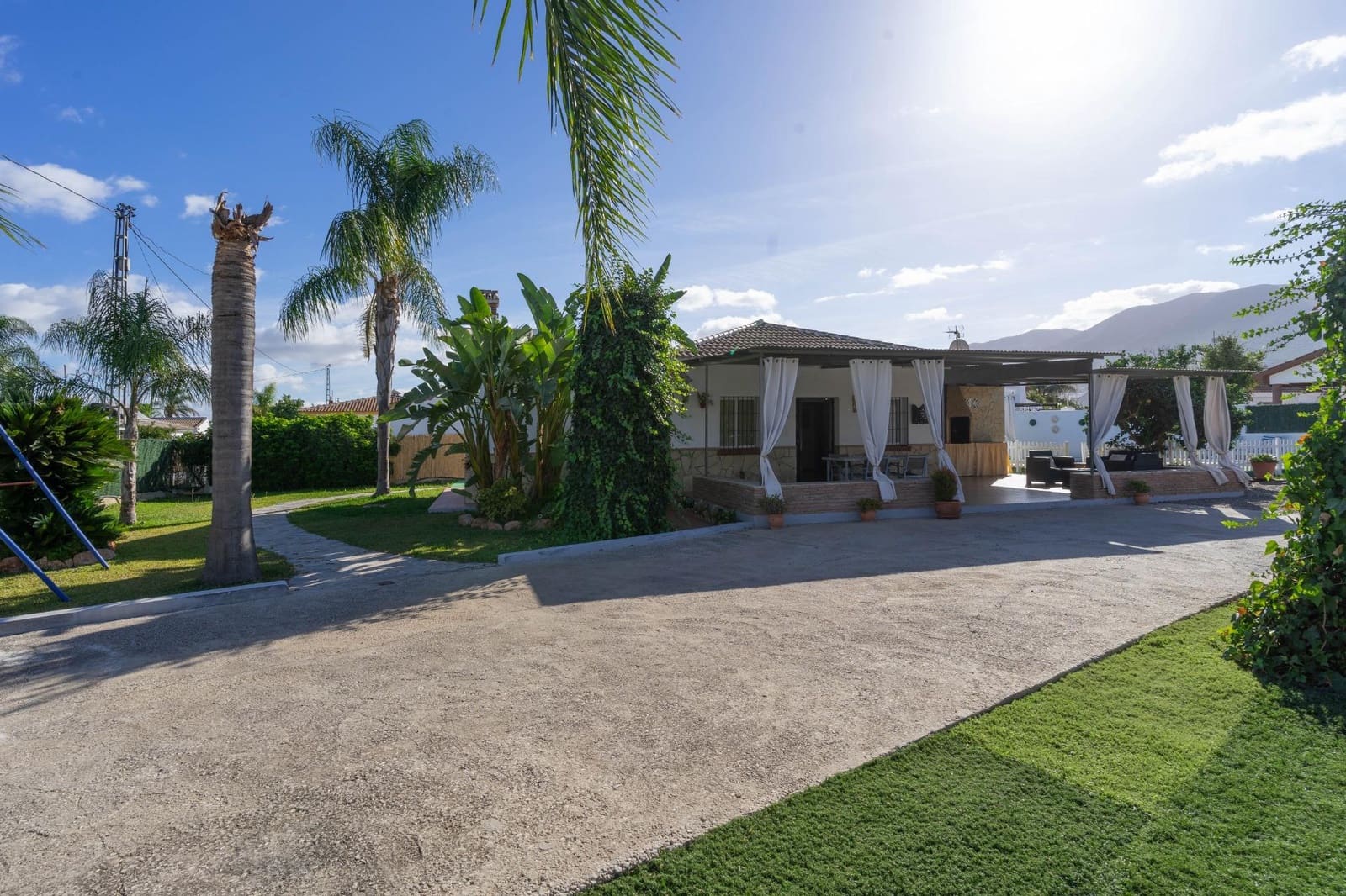 2 makuuhuone Huvila vuokrattavana paikassa Alhaurin el Grande mukana uima-altaan 
autotalli - 1 600 € (Ref: 7203641)